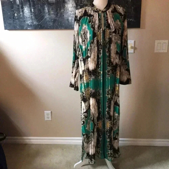 Her Bottari Paisley Design Fully Pleated A Line Maxi w/Long Sleeves Side slits-L - Picture 1 of 12